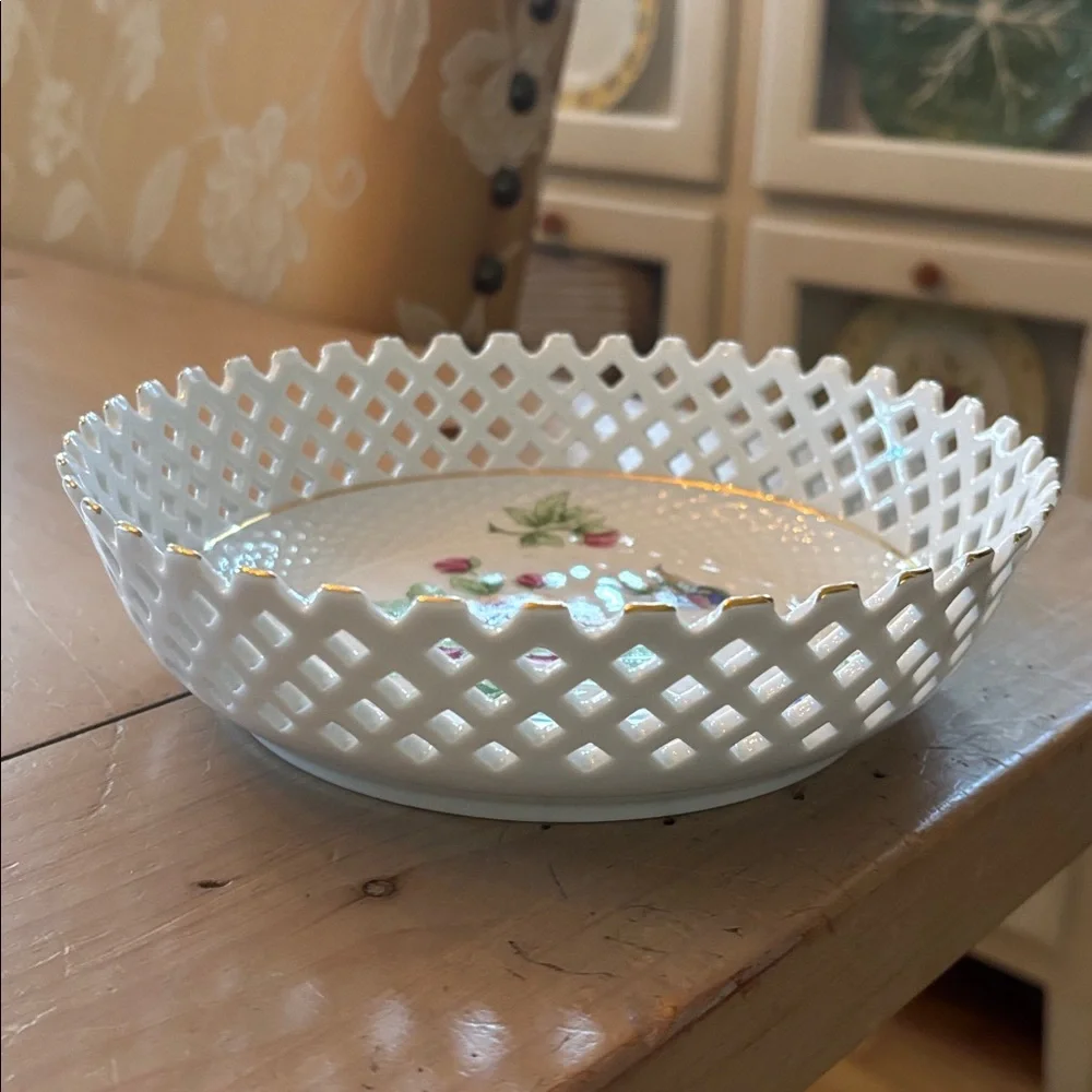 Hollohaza Hungary Classic Collection Lattice Edge Bowl
